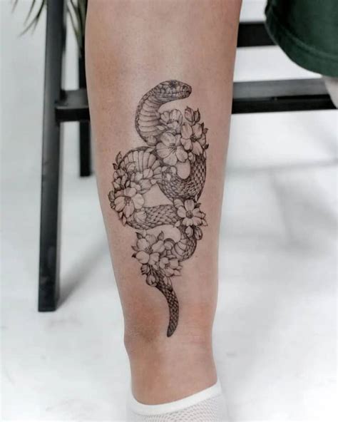 snake shin tattoo|25 Spectacular Shin Tattoos That Are Worth The Pain。